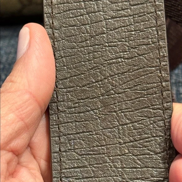 Gucci Supreme Camera Crossbody Bag - Picture 15 of 15